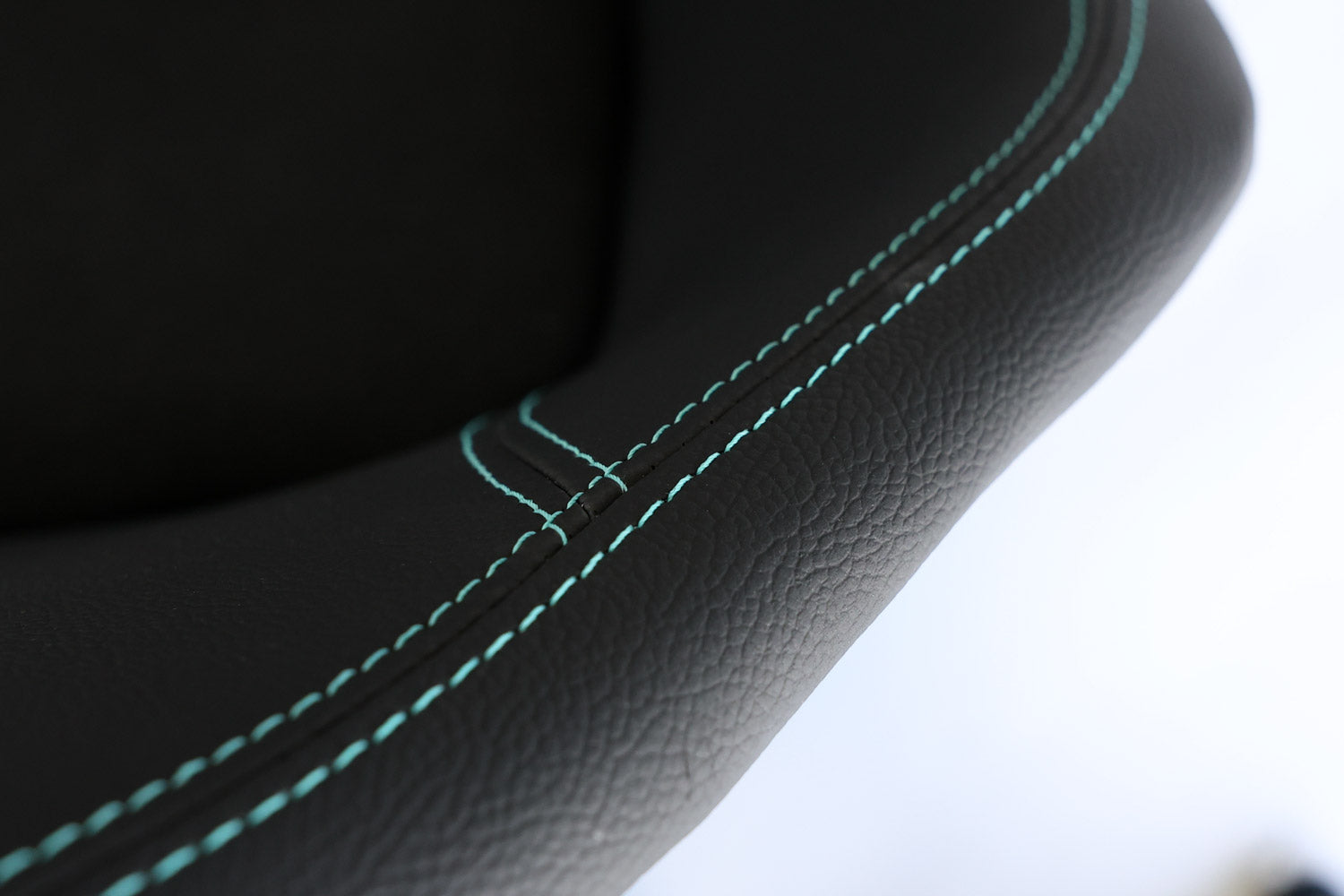 Cool Performance Formula Seat with custom turquoise stitching for Kimi Antonelli