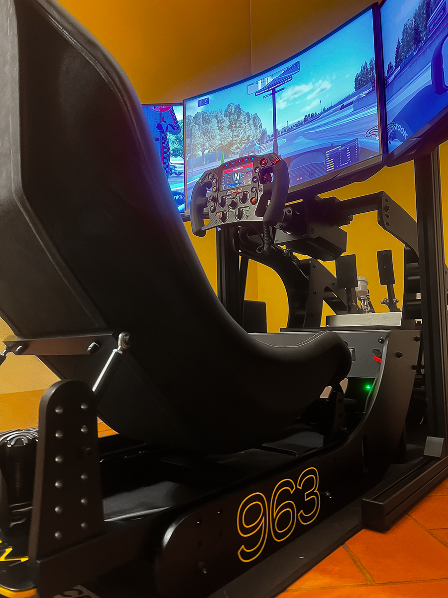Formula Pro cockpit view with triple screens, home install in Italy